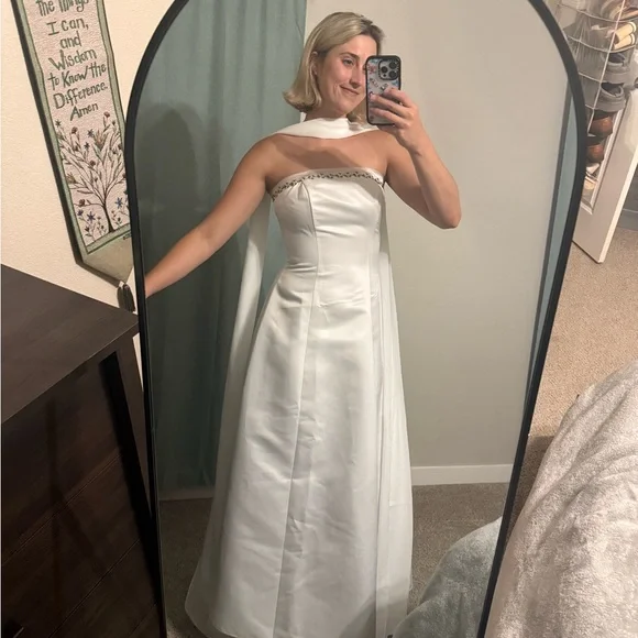 White Prom or Bridal Wedding Dress - Picture 14 of 16